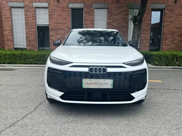 Audi Q6L e-tron — Фото автомобиля 10