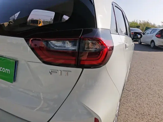 Honda Fit — Фото автомобиля 7