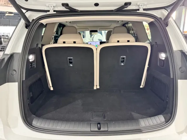 Li Auto i8 — Фото автомобиля 14