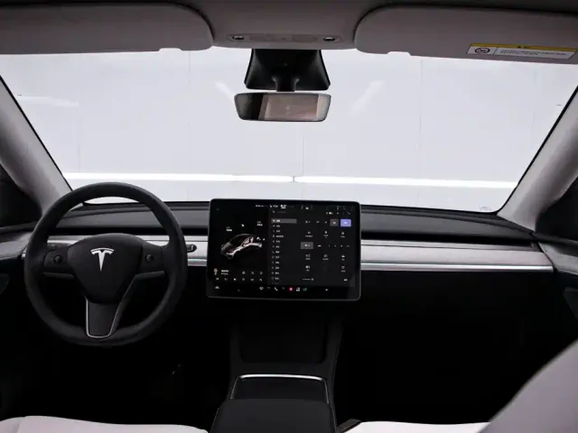 Tesla Model Y — Фото автомобиля 5
