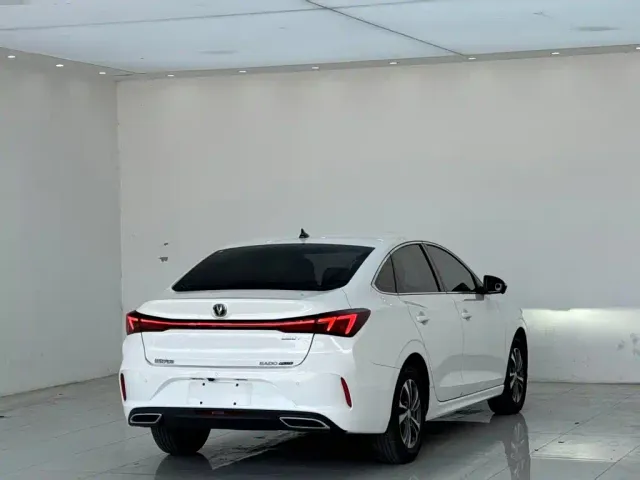 Changan Eado — Фото автомобиля 6