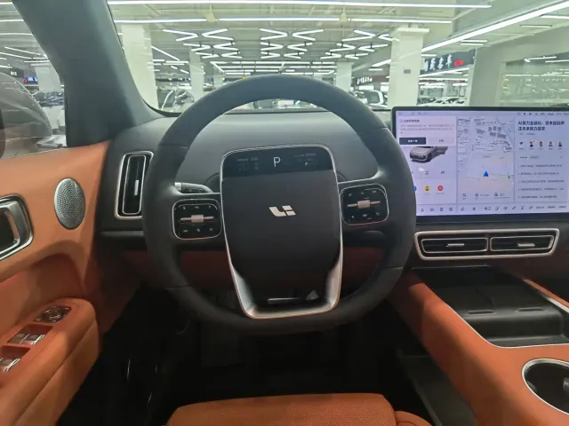 Li Auto L6 — Фото автомобиля 10
