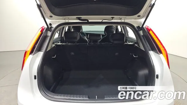 Kia Niro The All New — Фото автомобиля 30