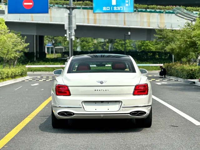 Bentley Flying Spur — Фото автомобиля 7