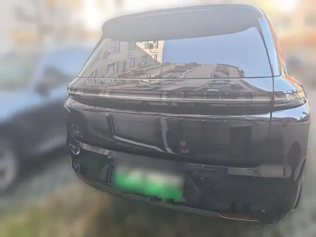 Li Auto L8 — Фото автомобиля 3
