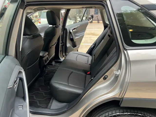 Toyota RAV4 — Фото автомобиля 7