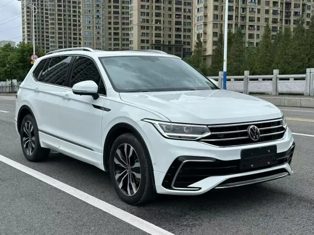 Volkswagen Tiguan L — Фото автомобиля 3