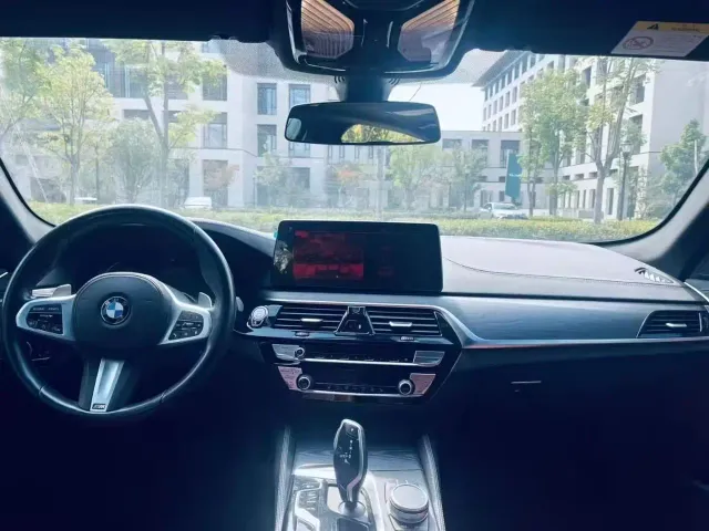 BMW 5 Series — Фото автомобиля 6