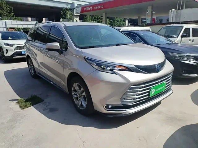 Toyota Sienna — Фото автомобиля 21