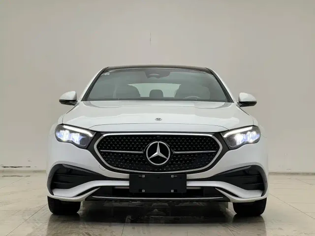 Mercedes-Benz E-Class — Фото автомобиля 3