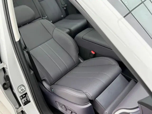 Leapmotor C10 — Фото автомобиля 22
