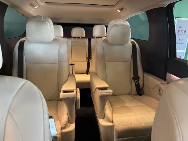 Li Auto MEGA — Фото автомобиля 12