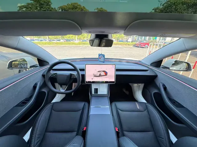 Tesla Model 3 — Фото автомобиля 9
