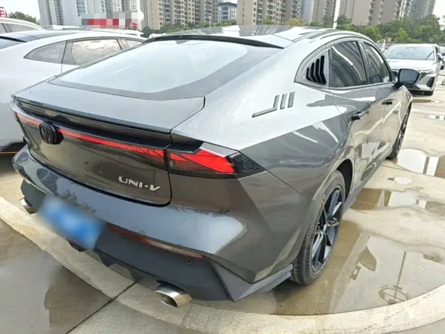 Changan UNI-V — Фото автомобиля 6