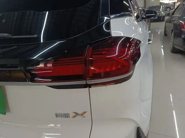 Geely Boyue — Фото автомобиля 7