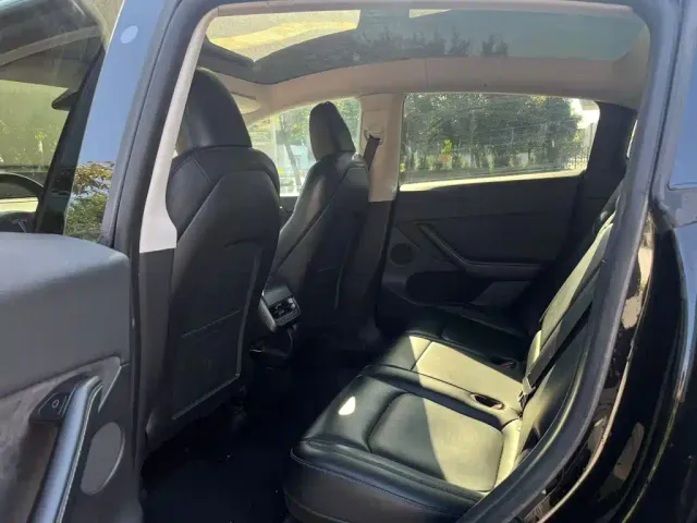 Tesla Model Y — Фото автомобиля 15