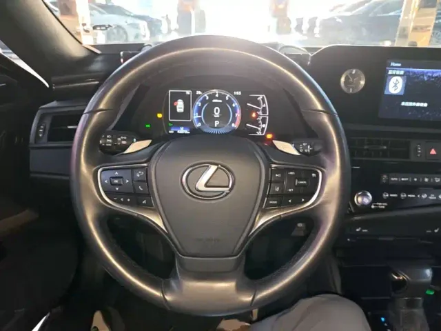 Lexus ES — Фото автомобиля 10