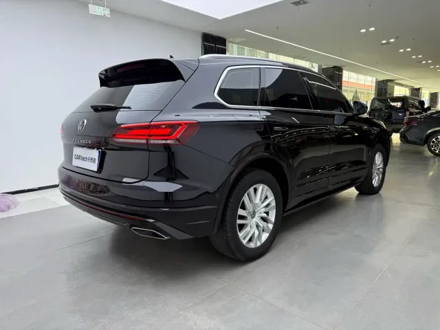 Volkswagen Touareg — Фото автомобиля 2