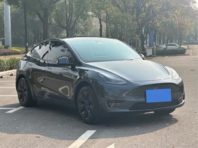Фотография автомобиля — Tesla Model Y
