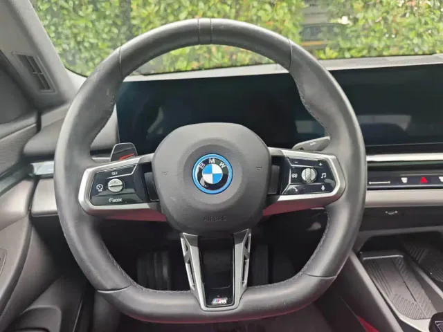 BMW i5 — Фото автомобиля 11
