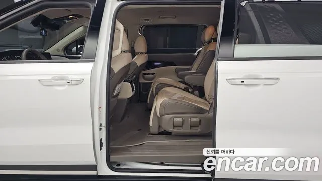 Kia Carnival Generation 4 — Фото автомобиля 18