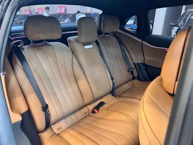 Mercedes-Benz E-Class — Фото автомобиля 20