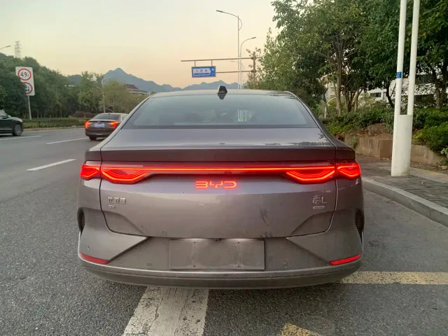 BYD Qin L — Фото автомобиля 8