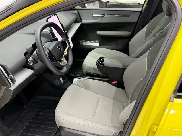 Volvo EX30 — Фото автомобиля 9