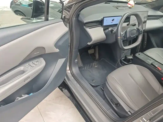 Lynk & Co Z20 — Фото автомобиля 15
