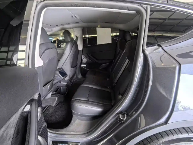 Tesla Model Y — Фото автомобиля 6
