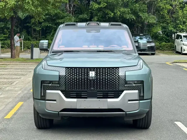 BYD U8 — Фото автомобиля 2