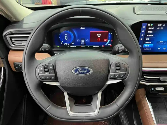 Ford Explorer — Фото автомобиля 8