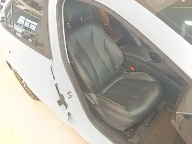 Roewe i5 — Фото автомобиля 24