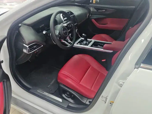Jaguar XEL — Фото автомобиля 9