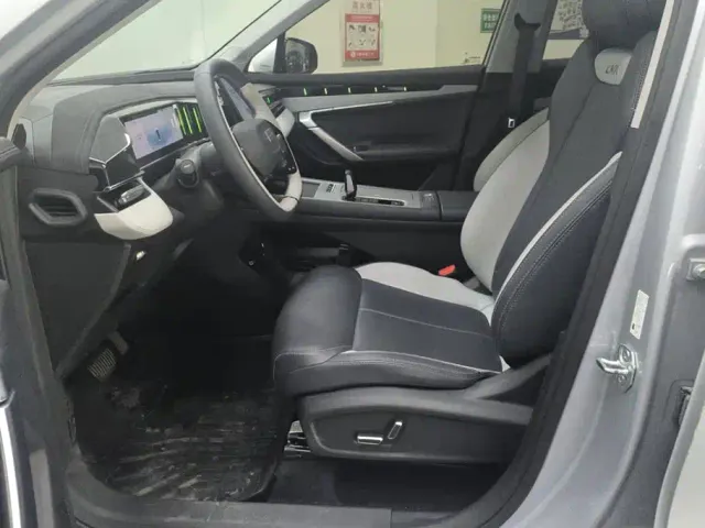 Geely Boyue L — Фото автомобиля 9