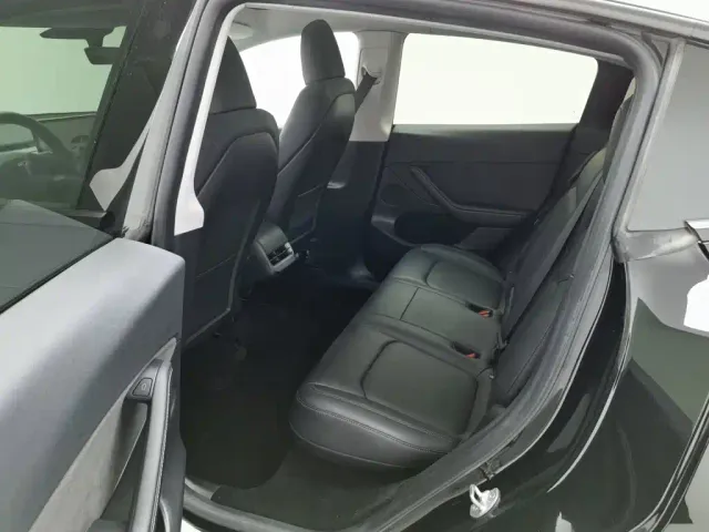 Tesla Model Y — Фото автомобиля 15