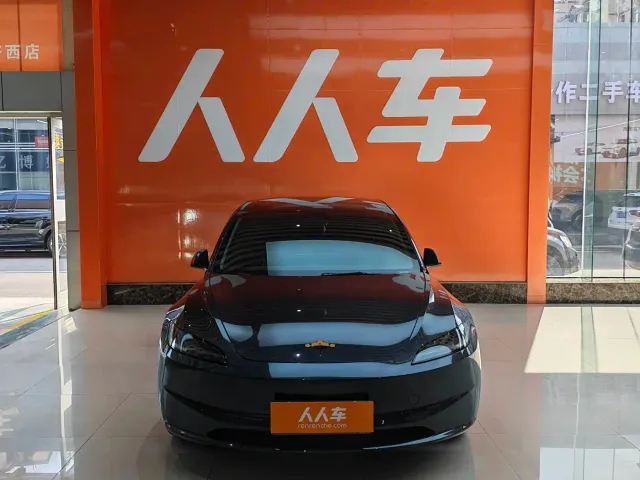 Tesla Model 3 — Фото автомобиля 2
