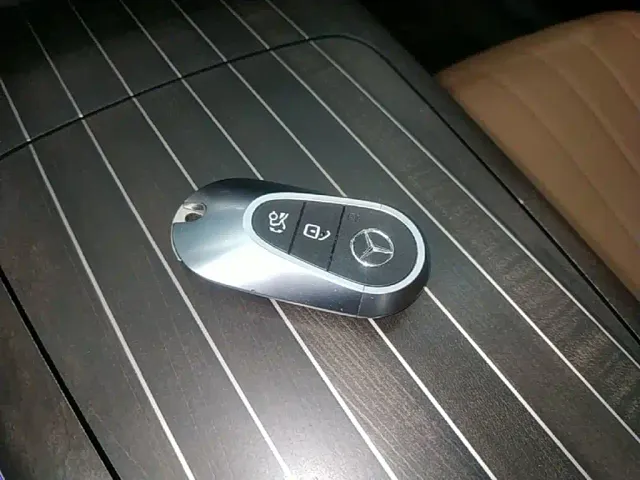 Mercedes-Benz E-Class — Фото автомобиля 8