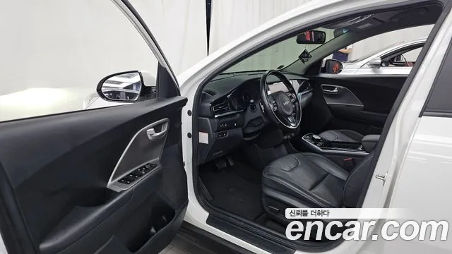 Kia Niro Niro Plus Air — Фото автомобиля 10
