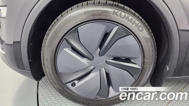 Tesla Model Y — Фото автомобиля 5