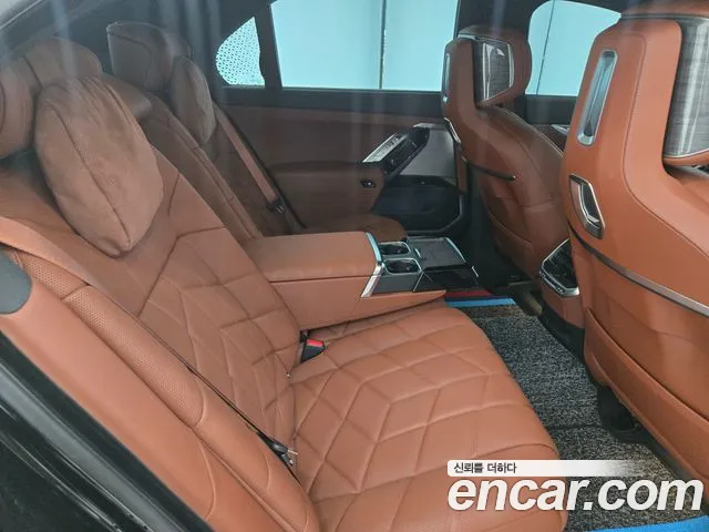 BMW 7 Series G70 — Фото автомобиля 7