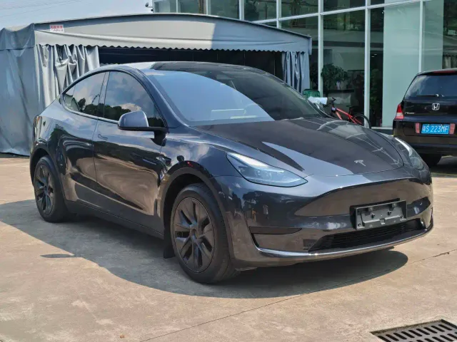 Tesla Model Y — Фото автомобиля 5