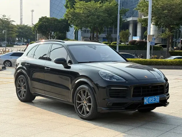 Porsche Cayenne — Фото автомобиля 3