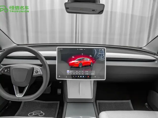 Tesla Model 3 — Фото автомобиля 13