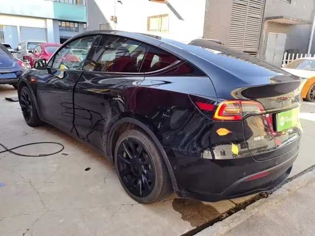 Tesla Model Y — Фото автомобиля 4