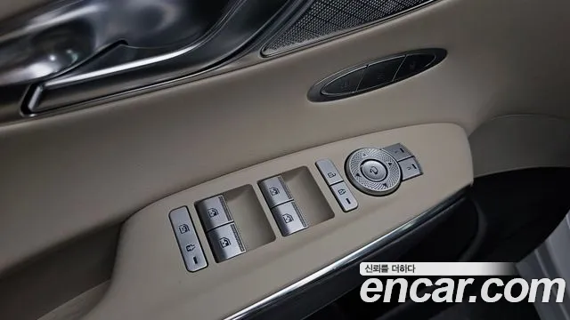 Genesis GV70 — Фото автомобиля 16