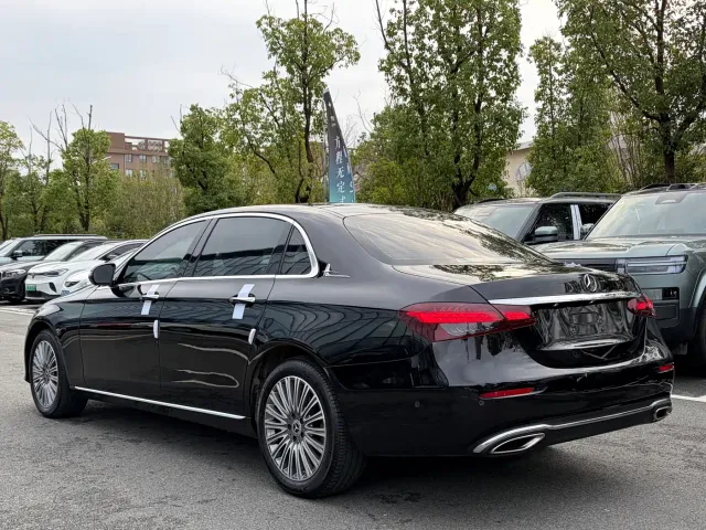 Mercedes-Benz E-Class — Фото автомобиля 16