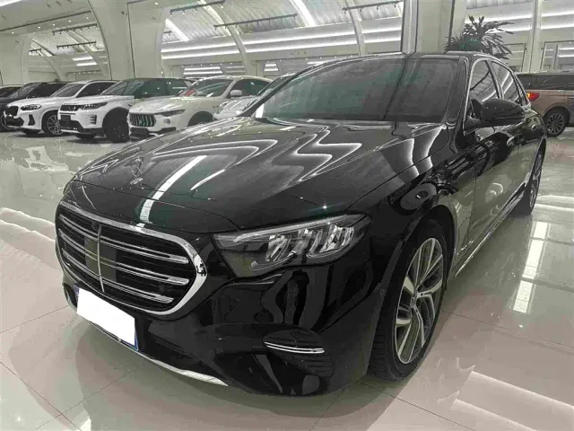 Фотография автомобиля — Mercedes-Benz E-Class