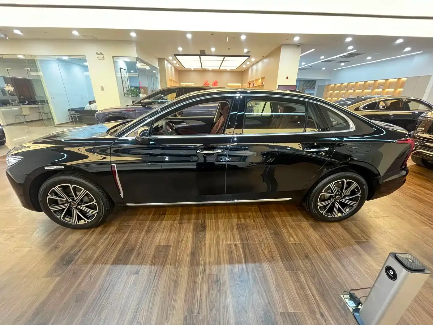 Hongqi Hongqi H5 PHEV 2025 130 Super Hybrid Edition — Фото автомобиля 4
