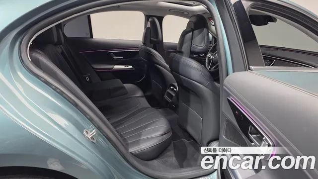 Mercedes-Benz E-Class — Фото автомобиля 12